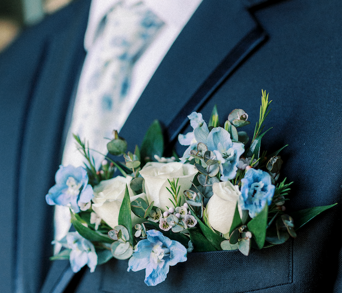What do Groomsmen Need to Know about Wedding Flowers